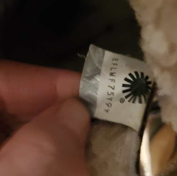 Lace up UGG boot - Picture 7 of 7